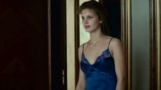 Célébrités nues » Marine Vacth sexy - Ma Part Du Gateau (2011)