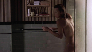 Celebridades nuas » Milla Jovovich nua - No Good Deed (2002)