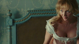 Célébrités nues » Uma Thurman sexy - Bel Ami (2012)