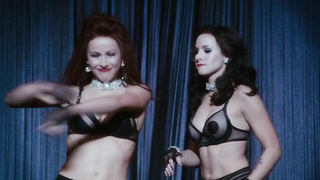 Célébrités nues » Kristen Bell sexy - Burlesque (2010)