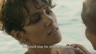 Célébrités nues » Halle Berry sexy - Dark Tide (2012)