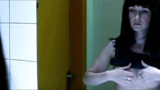 Célébrités nues » Carice van Houten nue - Avec une personne chez le médecin (2009) #2