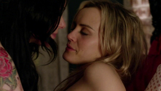 Çıplak ünlüler » Taylor Schilling çıplak, Laura Prepon seksi - Orange is the New Black s02e10 (2014)