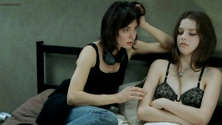 Çıplak ünlüler » Roxane Mesquida çıplak - Sex Is Comedy (2002)