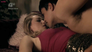 Célébrités nues » Freya Mavor sexy - Skins s05e03 (2011)