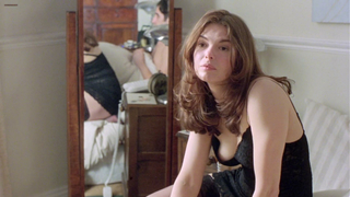 Nude celebs » Jeanne Tripplehorn nude - Sliding Doors (1998)