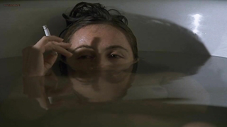 Célébrités nues » Emmanuelle Beart nue - Strayed (2003)