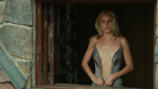 Célébrités nues » Kate Bosworth sexy - Les Chiens de paille (2011)