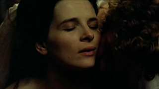 Célébrités nues » Juliette Binoche nue - Les Enfants du siècle (1999)