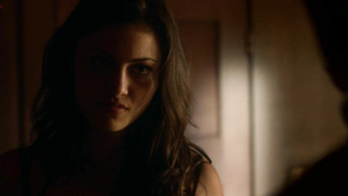 Çıplak ünlüler » Phoebe Tonkin seksi - The Secret Circle s01e14 (2011)