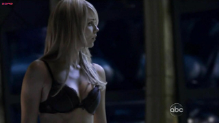 Nude celebs » Laura Vandervoort sexy - V s02e01 (2011)