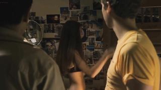 Çıplak ünlüler » Rooney Mara seksi, Portia Doubleday seksi - Gençlik İsyanı (2009)