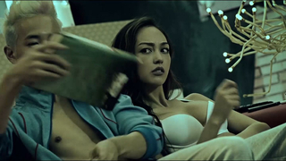 Célébrités nues » Jessica Cambensy nue, Candy Yuen nue - Zombie Fight Club (2014)