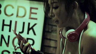 Célébrités nues » Jessica Cambensy nue, Candy Yuen nue - Zombie Fight Club (2014)