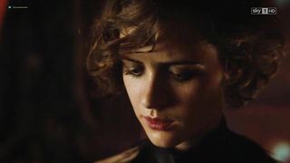 Çıplak ünlüler » Liv Lisa Fries çıplak, Hannah Herzsprung seksi, Leonie Benesch çıplak - Babylon Berlin s02e01-02 (2017)