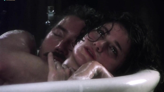 Célébrités nues » Linda Fiorentino nue - The Moderns (1988)