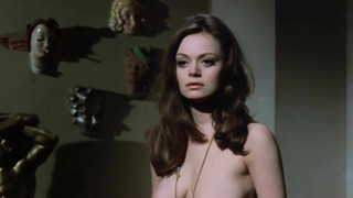 Célébrités nues » Nancie Wait nue, Lyn Yeldham nue - Au Pair Girls (1972)