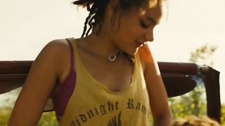 Çıplak ünlüler » Sasha Lane çıplak - American Honey (2016)