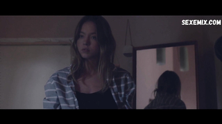 Sydney Sweeney, Otmara Marrero bikini, escena en Clementine (2019)