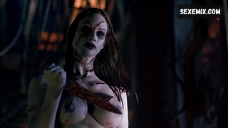 Shawna Loyer göğüsleri, Thir13en Ghosts (2001) filmindeki sahne