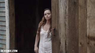 Christina Ricci sexy, escena en Lizzie Borden Took an Axe (2014)