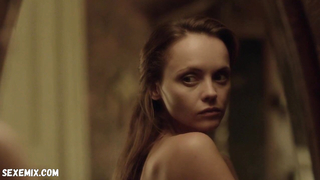 Christina Ricci sexy, escena en Lizzie Borden Took an Axe (2014)