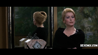 Catherine Deneuve em topless, cena de Sereia do Mississippi (1969)