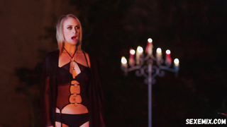 Miranda O'Hare, Jessica Louise Long, Jennifer Cipolla, Lizzie Gordon sexy, escena en Coven (2020)