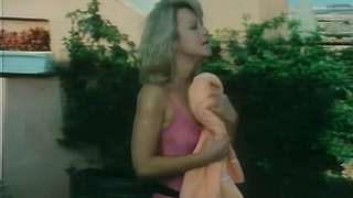 Ute Christensen sexy, escena en Le Tiroir secret (1986)