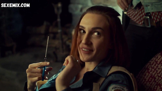 Il seno di Katherine Barrell, scena in Wynonna Earp s03e10 (2018)