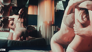 Clara Kovacic, Ivi Brickell, Maria Eugenia Rigon sexy, scena in Abrakadabra (2018)