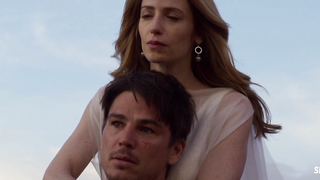 Berenice Marlohe、Jaime Ray Newman、Owee Rae セクシー、Valley of the Gods (2019) のシーン