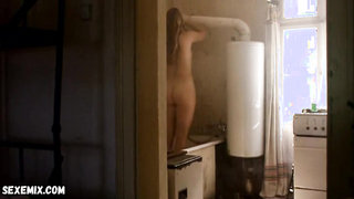 Ester Hocke, Petra Polakova sexy, scene in Lesni chodci (2003)