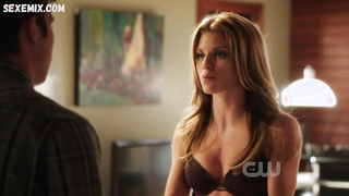 Bikini AnnaLynne McCord, scène dans 90210 s04e04 (2011)