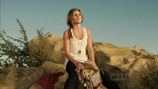 AnnaLynne McCord seksi, 90210 s04e10'daki sahne (2011)