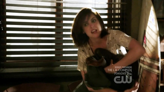 Jessica Stroup sexy, scena in 90210 s04e21 (2012)