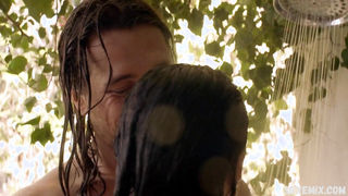 Christina Ochoa unter der Dusche, Szene in Animal Kingdom s03e02 (2018)