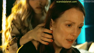 Julianne Moore ve Amanda Seyfried ile Lezbiyen Seks, Chloe'deki sahne