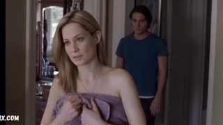 La seducente Camille Sullivan, scena in Normal (2007)