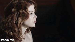 Charlotte Hope zeigt ihren Hintern, Szene in „Die spanische Prinzessin“ s01e08 (2019)