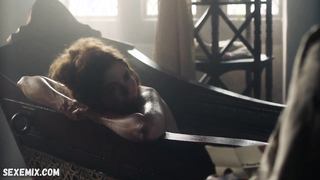 Charlotte Hope zeigt Titten, Szene in The Spanish Princess s01e06 (2019)