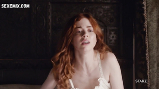 Charlotte Hope em topless, cena em The Spanish Princess s01e02 (2019)