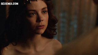 Charlotte Hope em topless, cena em The Spanish Princess s01e02 (2019)