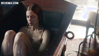 Wet Charlotte Hope sexy, Szene in The Spanish Princess s01e01 (2019)