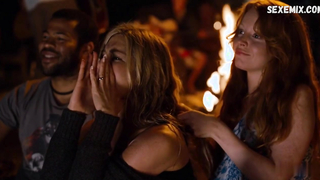 Jennifer Aniston, Malin Akerman, Kerri Kenney, Lauren Ambrose sexy, scène dans Wanderlust (2012)