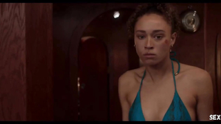 Ella-Rae Smith, Jessica Alexander. scène dans Into The Deep (2022)