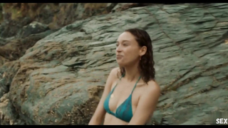 Ella-Rae Smith, Jessica Alexander. scène dans Into The Deep (2022)