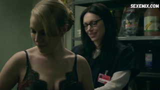 Emily Tarver, Laura Prepon striptiz dansı yapıyor, Orange Is the New Black sahnesi s07e02-10 (2019)