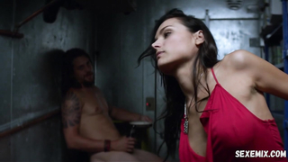 Christina Ochoa muestra el trasero y tiene sexo, escena en Animal Kingdom s01e06 (2016)