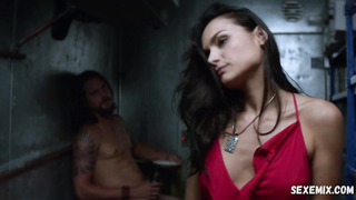 Christina Ochoa muestra el trasero y tiene sexo, escena en Animal Kingdom s01e06 (2016)